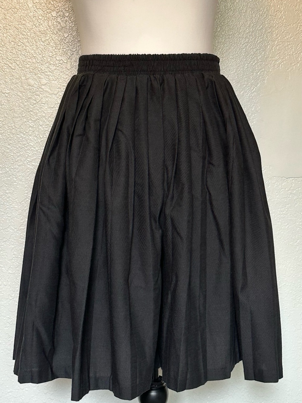 Tarazzia Rayon Vintage Super Flare Black Pleated Shorts Elastic Waist L